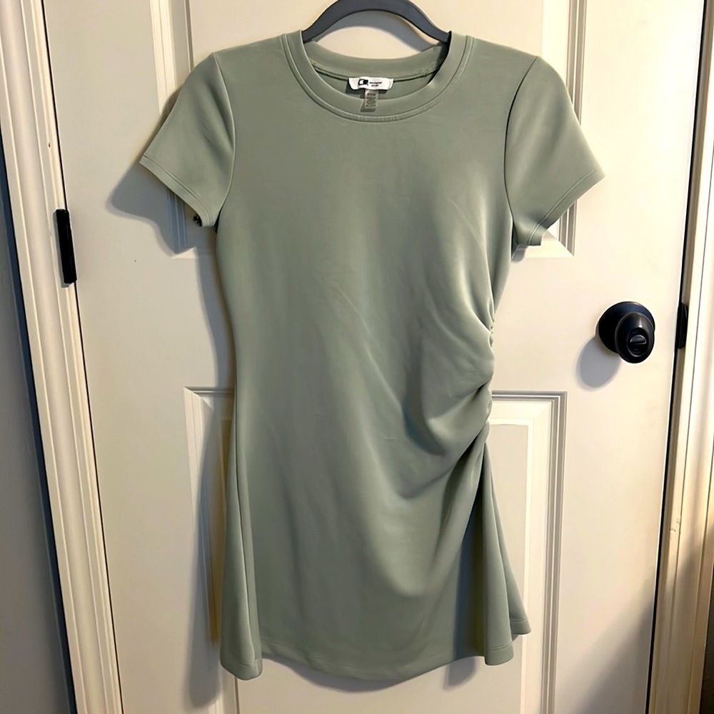 Cable & Gauge Sage Green Short Sleeve Ruched Side Dress